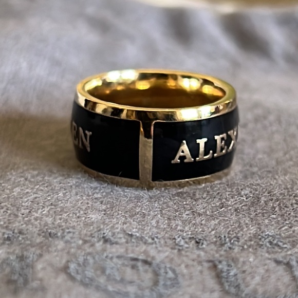 Authentic pre passing Alexander McQueen black enamel gold signature ring w/pouch - Picture 7 of 13